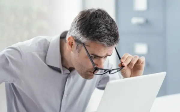 Göz İçi Lens Tedavisi: Gözlüklerinize Veda Edin